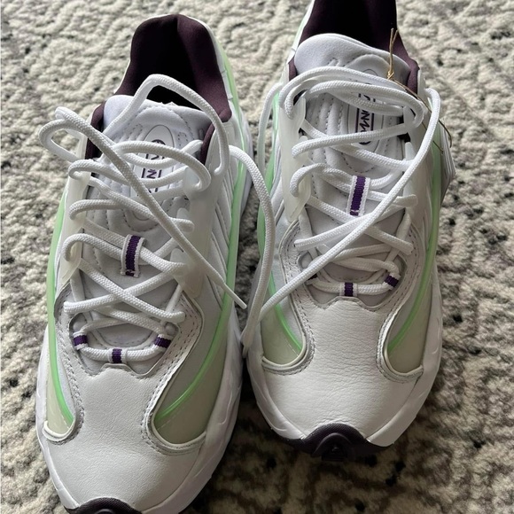 Stylish White and Green Women's Sneakers - Picture 2 of 6